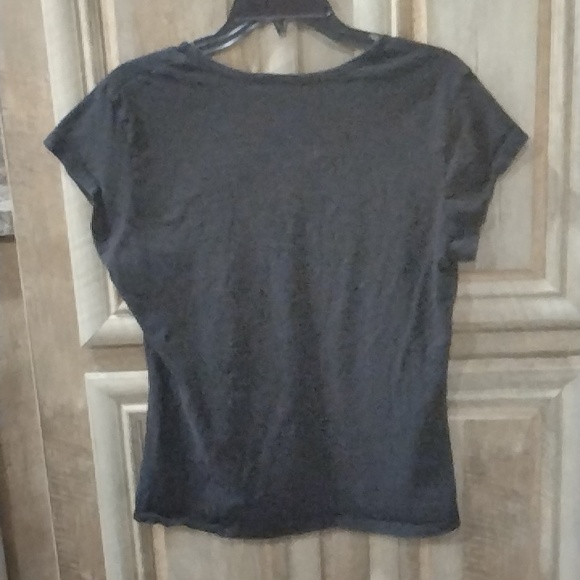 Pretty Pre-Owned Guess Brand Short Sleeve T-shirt (Black Color) - Picture 2 of 12